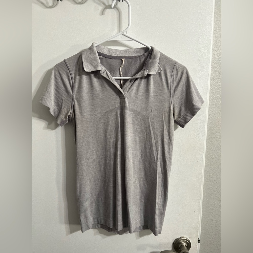 Women Lululemon collared shirt. Size 6.